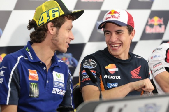 Rossi Tertawa Saat Marquez Mengatakan Tak Ingin Pindah Tim