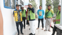 Bupati Luwu Utara, Andi Abdullah Rahim saat meninjau progres pembangunan Sekolah Rakyat-min
