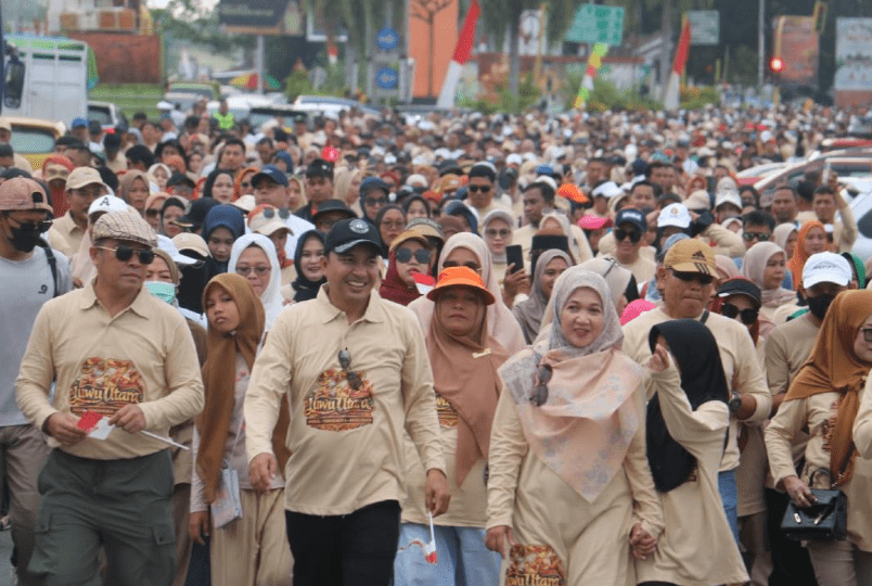 Ribuan Warga Padati Jalan Sehat HUT ke-27 Luwu Utara