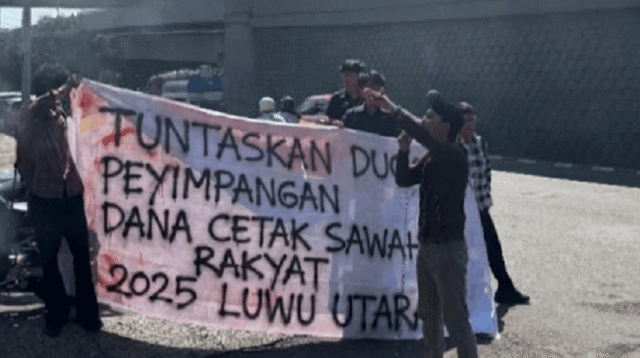 Aksi Mahasiswa Luwu Utara