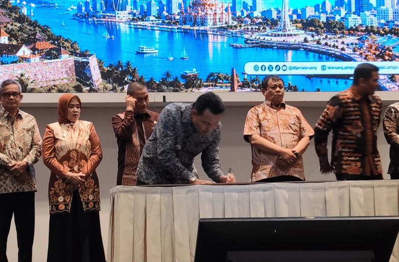 Bupati Luwu Utara Teken Pakta Integritas RDTR di Makassar