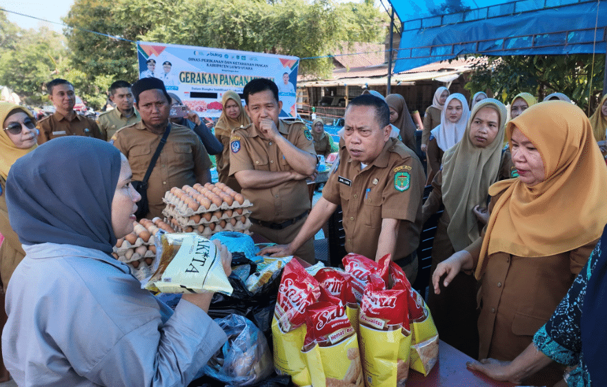 Sekda Jumal Jayair Lussa Resmi Buka Gerakan Pangan Murah di Luwu Utara
